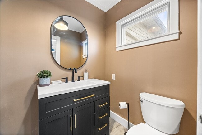 Building Photo - 373 Genesee St