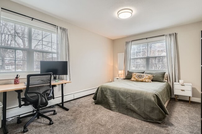 Building Photo - Modern Comfort Meets City Convenience in D...