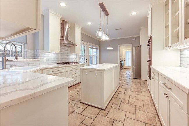 Building Photo - 607 Barkers Cove