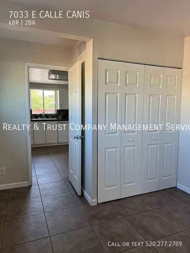 Building Photo - 7033 E Calle Canis