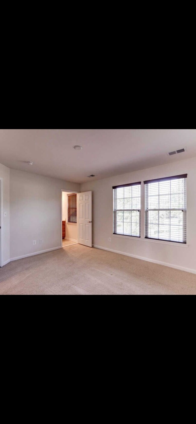 Building Photo - 107 Bancroft Dr