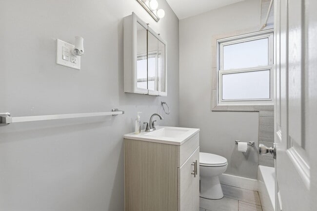 Building Photo - 1838 Markese Ave