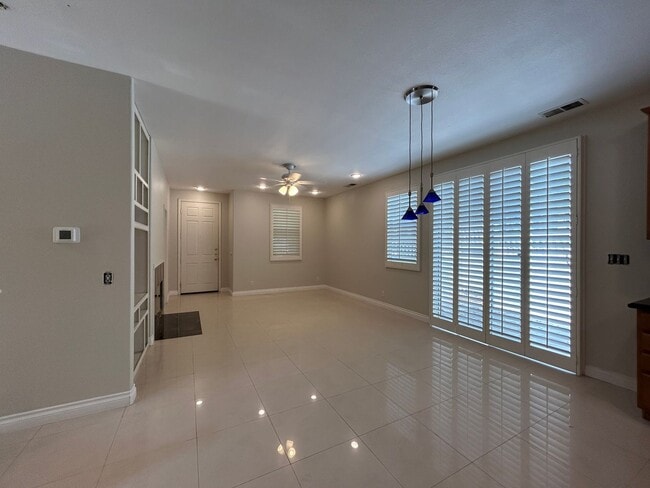 Building Photo - Beautiful 4 Bed 3 Bath Fullerton Home with Office