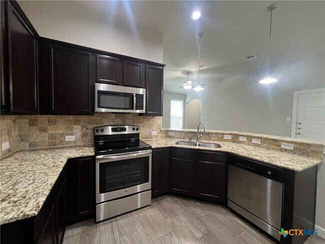 Building Photo - 1119 Creekside Orchard