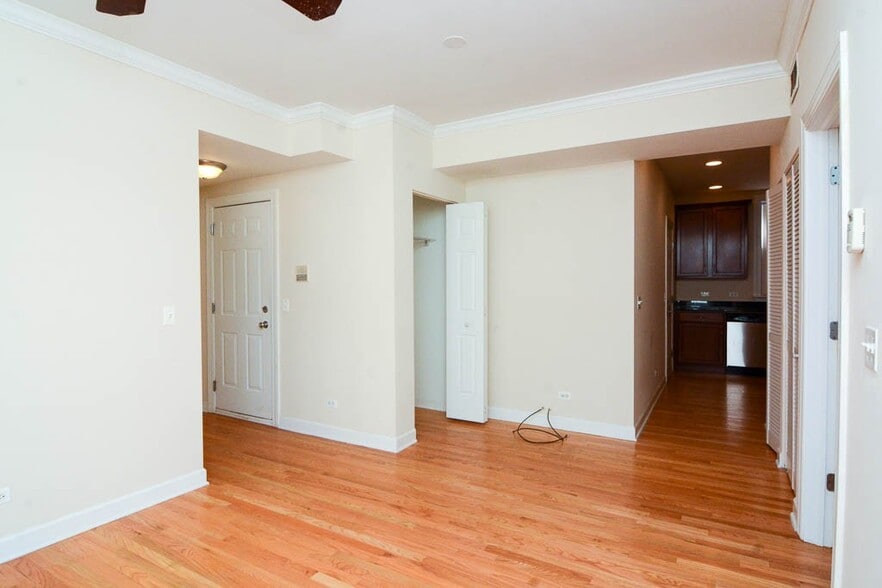 Building Photo - 3237 N Clifton Ave