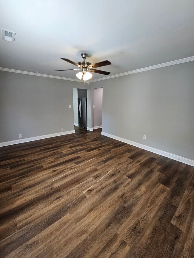 Building Photo - Fully Renovated Hanahan Home!