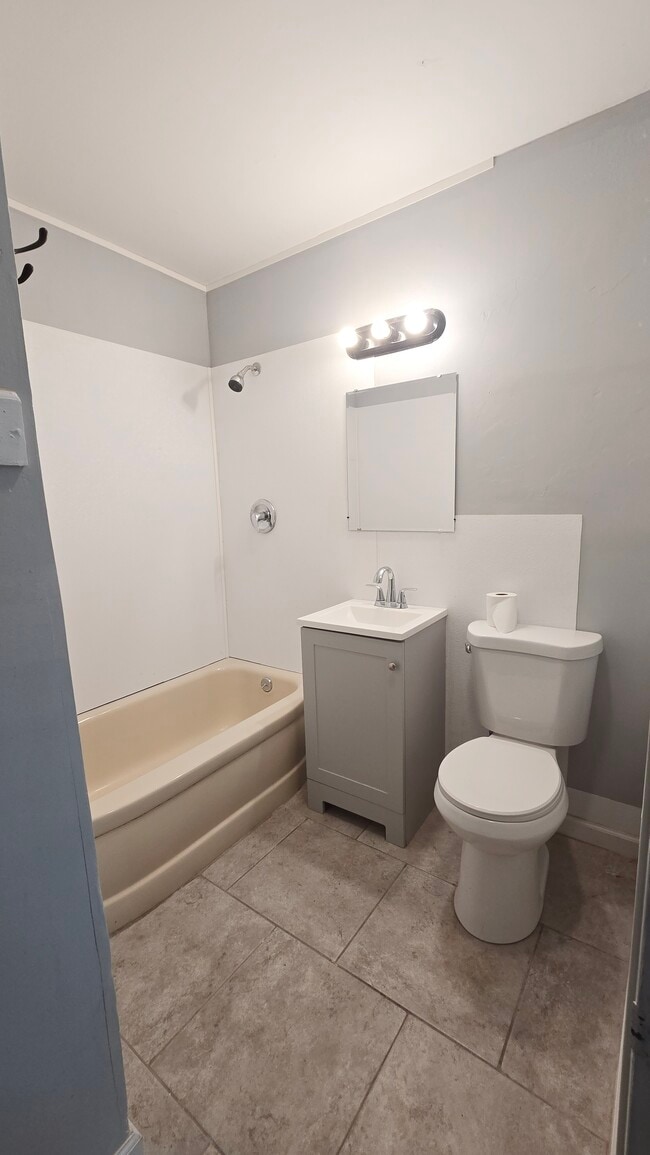 Building Photo - 1384 Aldrich St NE