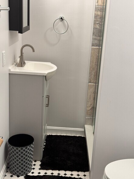 Building Photo - 1110 16th St NE