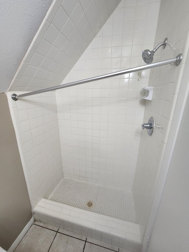 Building Photo - 3 bed 2 bath 2 story townhome, 1 carport