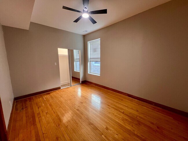 Building Photo - 3855 W Wrightwood Ave
