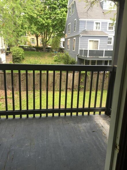 Building Photo - 139 Brook St