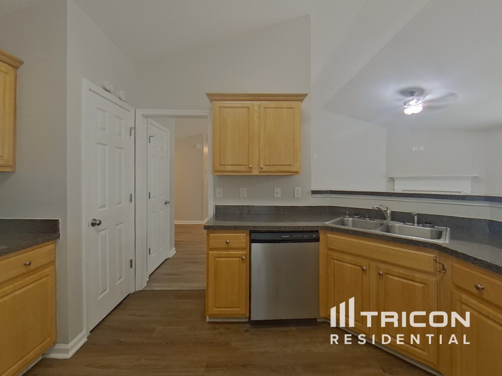 Building Photo - 425 Eglington Tr