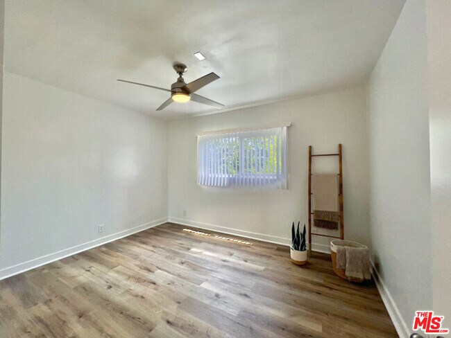 Building Photo - 1217 N Virgil Ave