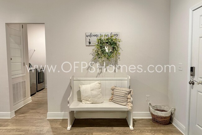 Building Photo - 8090 Silver Maple Dr
