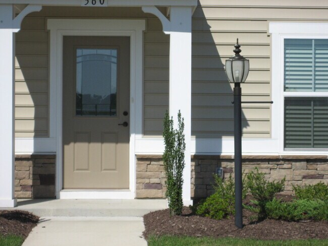 Building Photo - 360 Spring Hill Pl