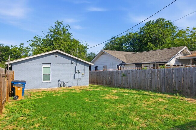 Building Photo - 1103 Booker Ave