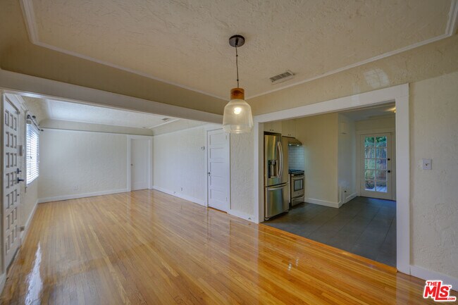 Building Photo - 7465 Hawthorn Ave