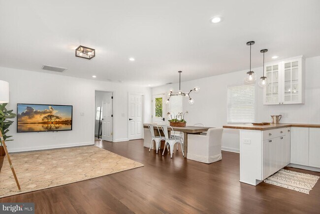 Building Photo - 6670 Cedar Cove Rd