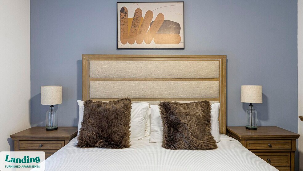 Building Photo - 2800 NE Green Oaks Blvd