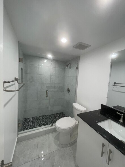 Bathroom - 6070 W 19th Ave