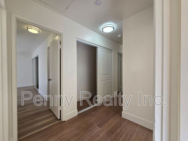 Building Photo - 6046 Reo Pl