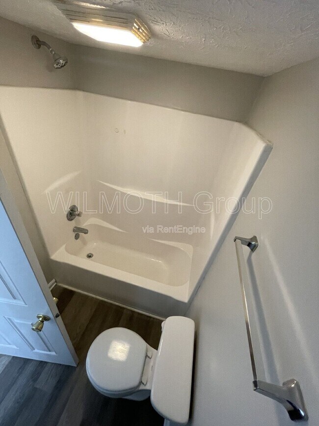 Building Photo - 7756 Mountain Stream Way