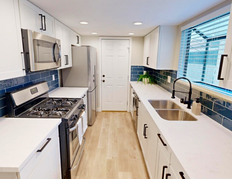 Building Photo - 7804 Sparkle Ave