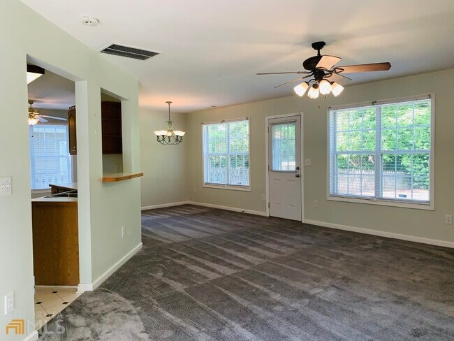 Building Photo - 752 Reeves Lake Dr SW