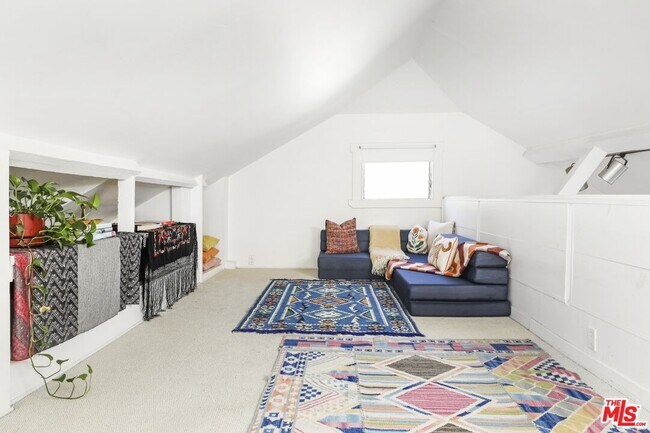 Building Photo - 1563 Lucretia Ave