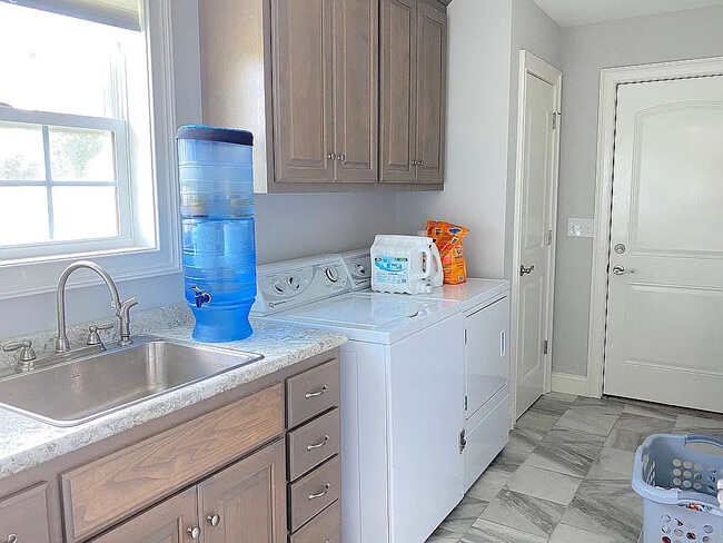 Building Photo - 248 Bluegrass Dr