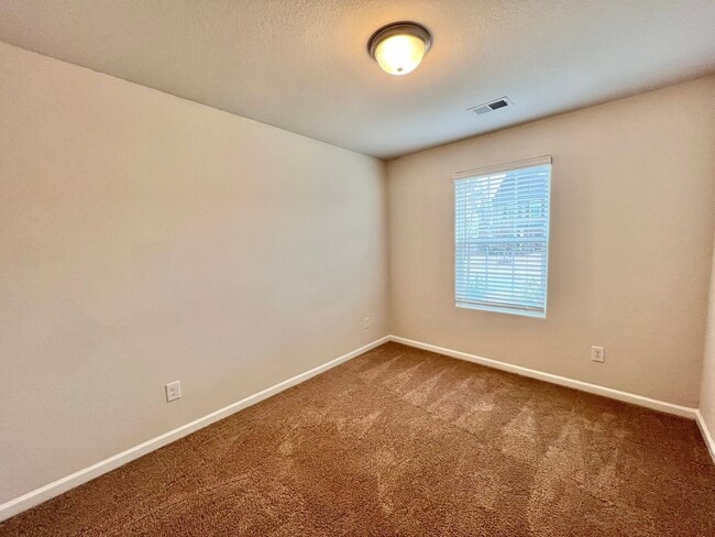 Building Photo - Charming 3BD, 2BA Zebulon Home in a Quiet HOA Community with Amenities