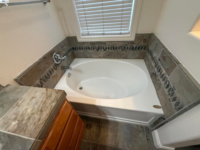 Building Photo - 3687 Whitworth Dr