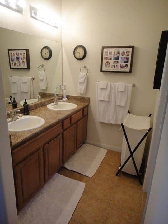 Building Photo - 2862 Kansas Dr