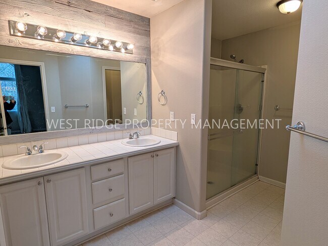 Building Photo - 6154 NW Sickle Terrace