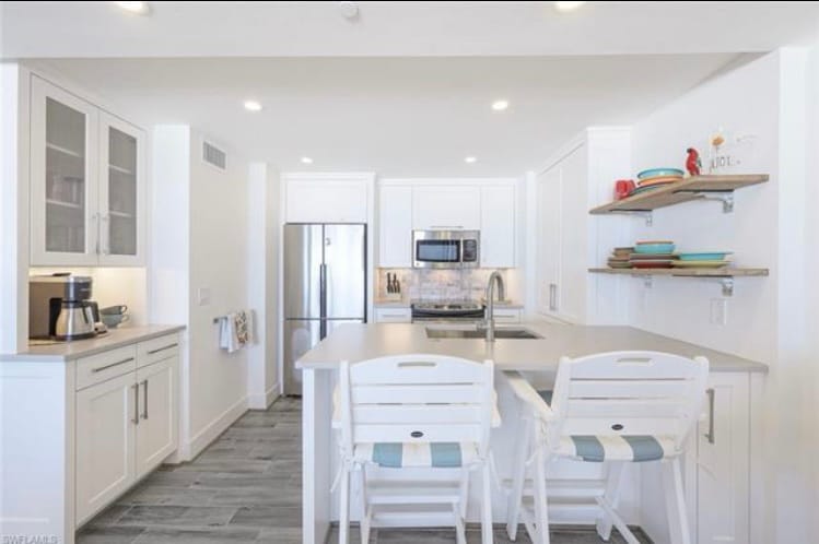 Building Photo - 100 N Collier Blvd