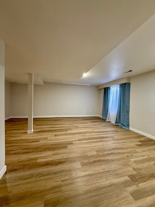 Building Photo - 411 Ruby Dr