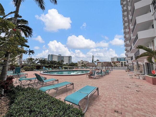 Building Photo - 405 N Ocean Blvd