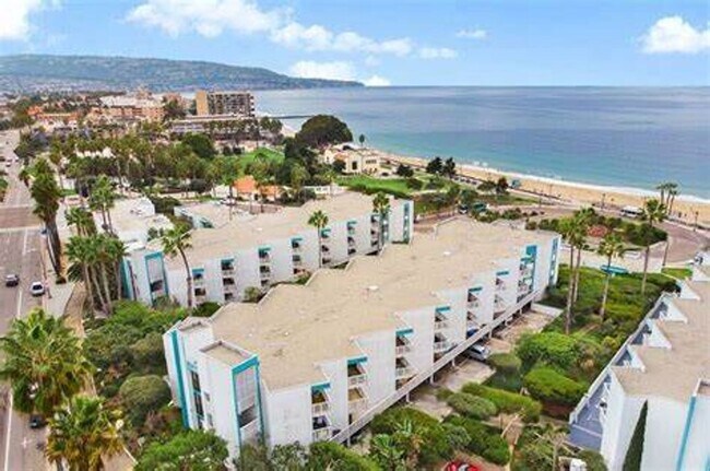 Building Photo - Must See!  Won't Last! Spacious 1 bedroom 1 bath condo