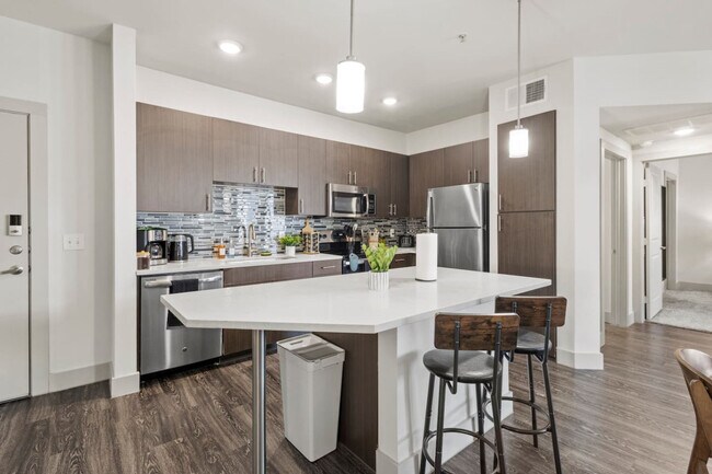 Building Photo - 8122 Midtown Blvd