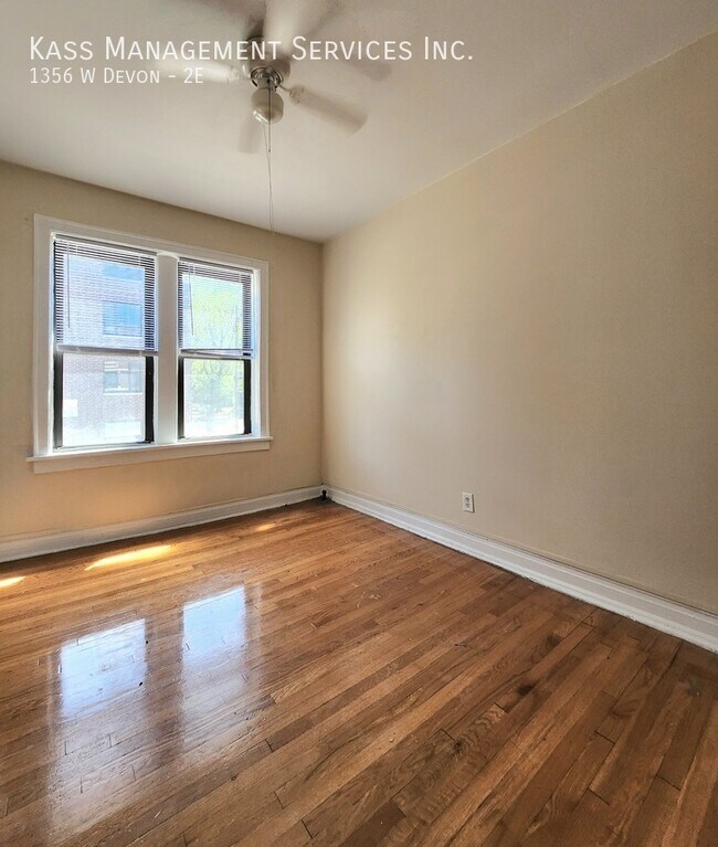 Building Photo - 1356 W Devon-2E