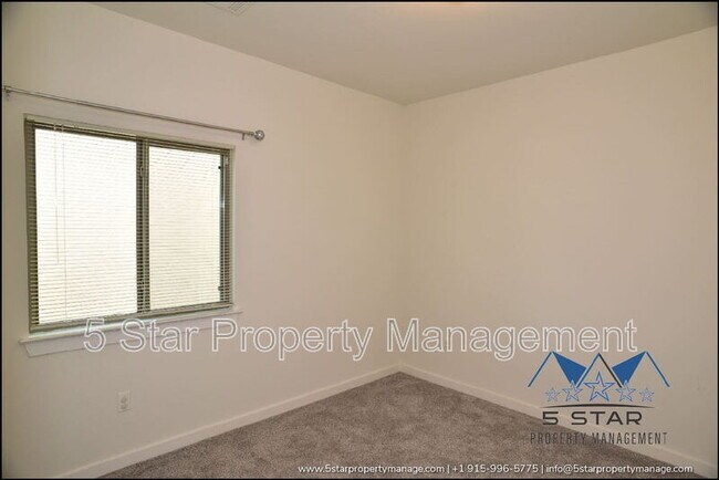 Building Photo - 3545 Essence St