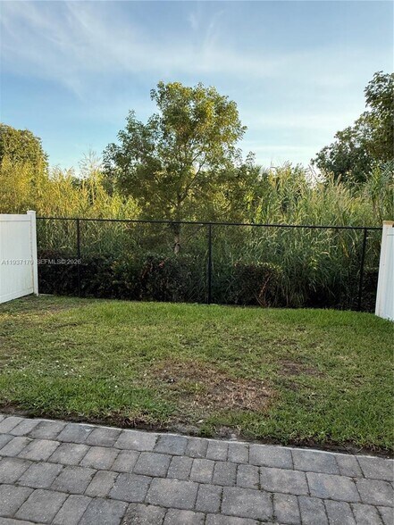 Building Photo - 818 SE 19th St