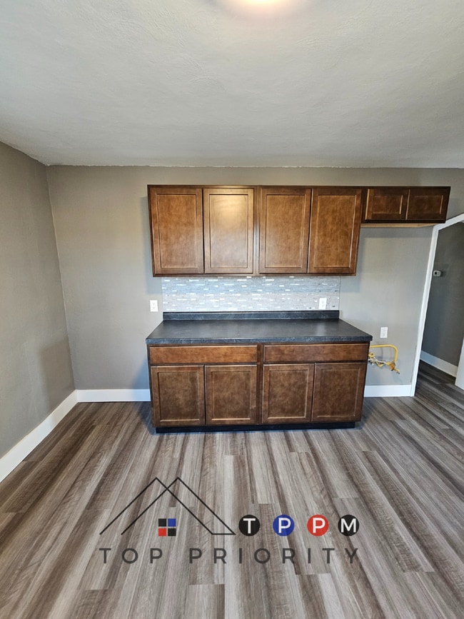 Building Photo - 3 Bedroom | 1 Bathroom Single-Family Home ...