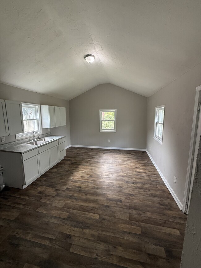 Building Photo - 3411 Burton Pl