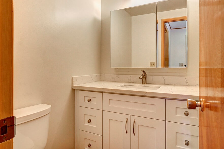 Building Photo - 26 6th St S