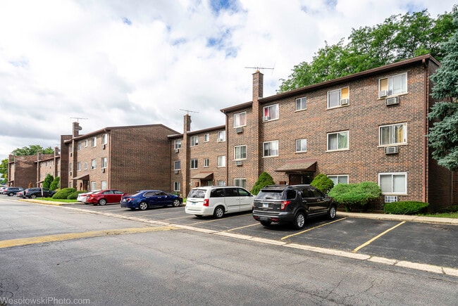 Building Photo - 1305 Turtle Creek Cir