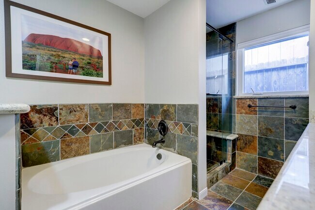 Building Photo - 12318 Woodthorpe Ln