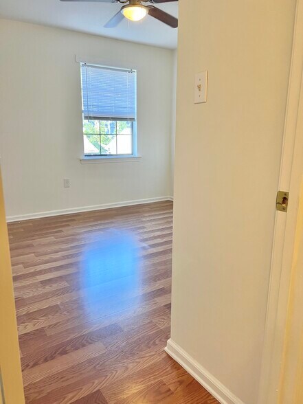 Building Photo - 123 Hunt Club Ct