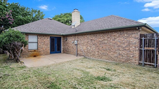 Building Photo - 6908 Bentley Ave