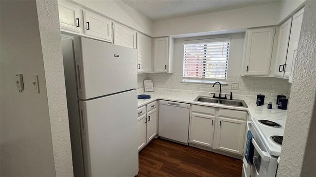 Building Photo - 9615 Dalewood Dr